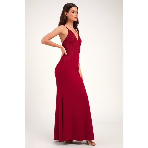 ♥️ Lulu’s Red Lace Backless Dress ♥️ - Picture 4 of 6